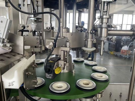 Εξοπλισμός συσκευασίας σφραγίσματος για τη συμπλήρωση σωλήνων συμπυκνωμένου γάλακτος
