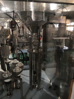 Εξοπλισμός συσκευασίας σφραγίσματος για τη συμπλήρωση σωλήνων συμπυκνωμένου γάλακτος