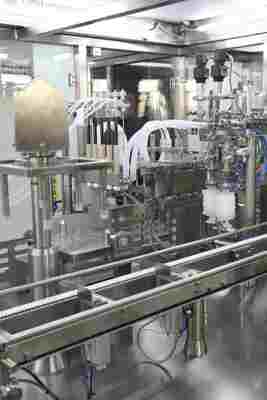 Μηχανή Γεμίσματος Προγεμισμένων Σύριγγων RTU Υψηλής Ταχύτητας για Αποστειρωμένη Παραγωγή Φαρμάκων