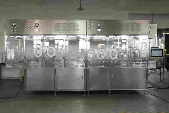 Automatic Liquid Pharmaceutical Prefilled Syringe Filling Machine Vacuum Aseptic Filling Line 