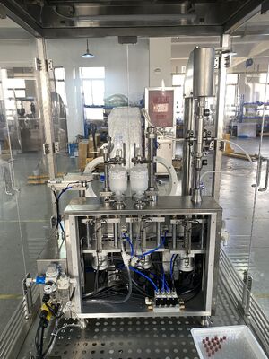 Μηχανή πλήρωσης φιαλιδίων και προγεμισμένων συριγγών επιτραπέζια με θάλαμο ροής