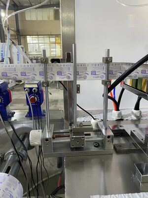 Μηχανή συσκευασίας υγρού σκουπίσματος με μονό φακελάκι υψηλής ταχύτητας Μηχανή συσκευασίας μαξιλαριών προετοιμασίας αλκοόλης τεσσάρων πλευρών σφράγισης
