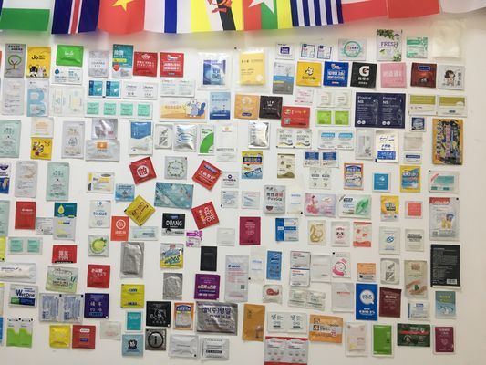 Πλήρως αυτόματη συσκευή συσκευασίας υγρών σκουπιδιών 4 πλευρικών σφραγίδων